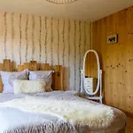 Le Brusyna Avec Jacuzzi Σαλέ *